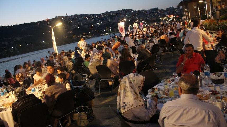 İETT &Ccedil;alışanları Hep Beraber Oru&ccedil; A&ccedil;tı