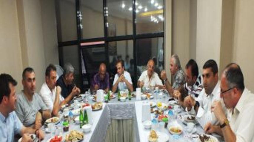Hopa Sanayici Ve İş Adamları Derneği Iftar Verdi