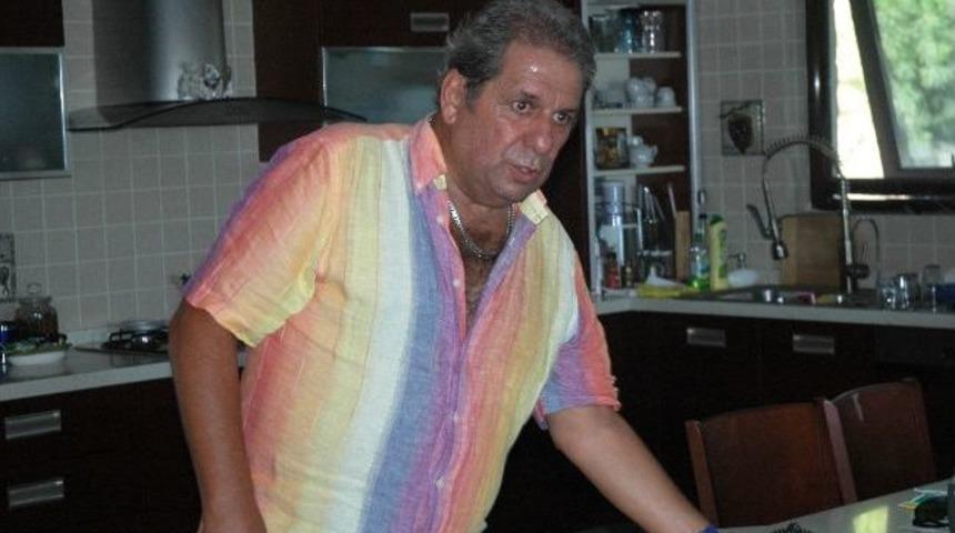 Erman Toroğlu Kenya Sopası İle Hırsız Bekliyor