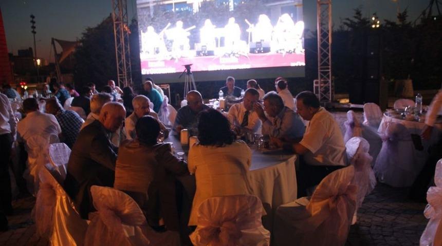 Aziz Kocaoğlu&rsquo;ndan Eski Ve Şimdiki Meclis &Uuml;yelerine Iftar