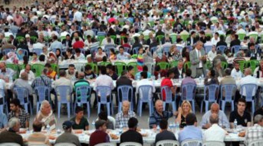 Yozgat Bozok Bereket Kervanı 2 Bin Kişiye Iftar Verdi