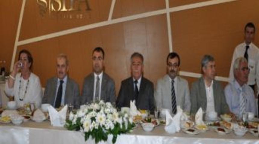 Vali Toprak, Şifa &Uuml;niversitesi İftar Davetine Katıldı