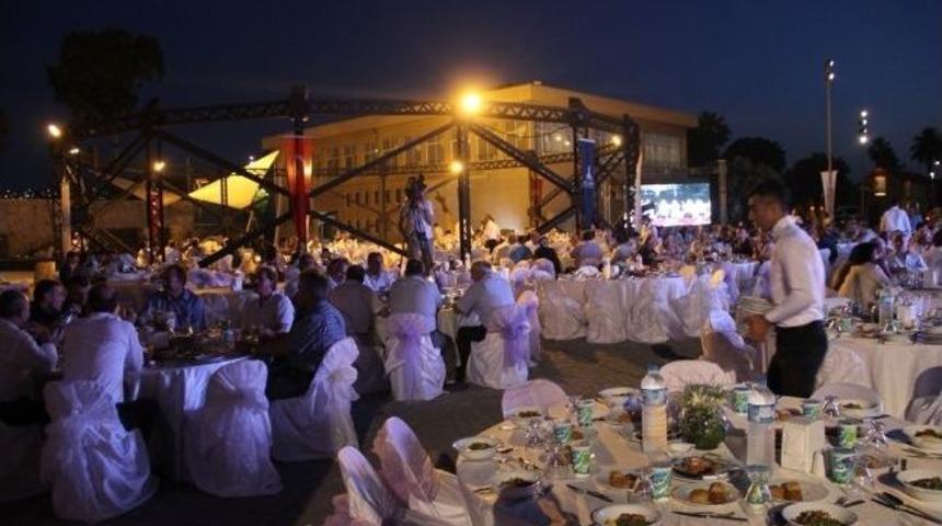 İzmir B&uuml;y&uuml;kşehir Belediye Meclisi İftar&rsquo;da Buluştu