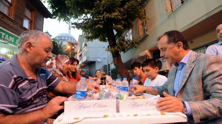İlahiyat&ccedil;ı Demircan: Bir Tebess&uuml;m De Sadakadır