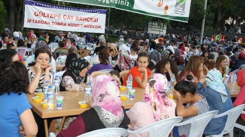 Ak Parti Y&ouml;netimi İftarda Bir Araya Geldi