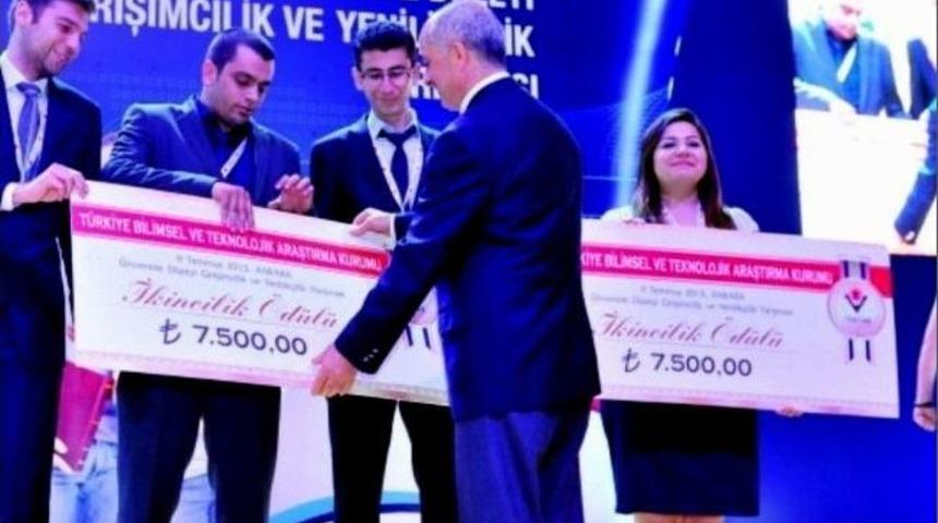 Ad&uuml;&rsquo;l&uuml; &Ouml;ğrenci, T&uuml;bitak&rsquo;ın D&uuml;zenlediği Yarışmada İkincilik Kazandı&rlm;