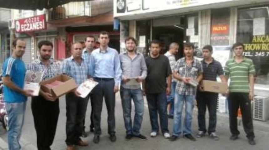 Bayraklılı &Uuml;lk&uuml;c&uuml;lerin Ramazan Hediyesi Namaz Kitabı