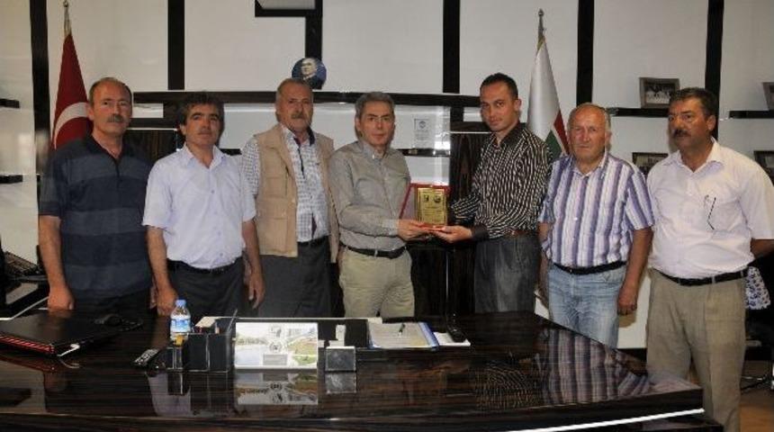 Taksicilerden Yenimahalle Belediye Başkanı Yaşar'a Teşekk&uuml;r