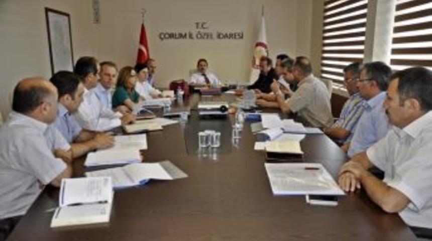 Vali Sabri Başk&ouml;y İl &Ouml;zel İdaresi Birim M&uuml;d&uuml;rleriyle toplantı yaptı