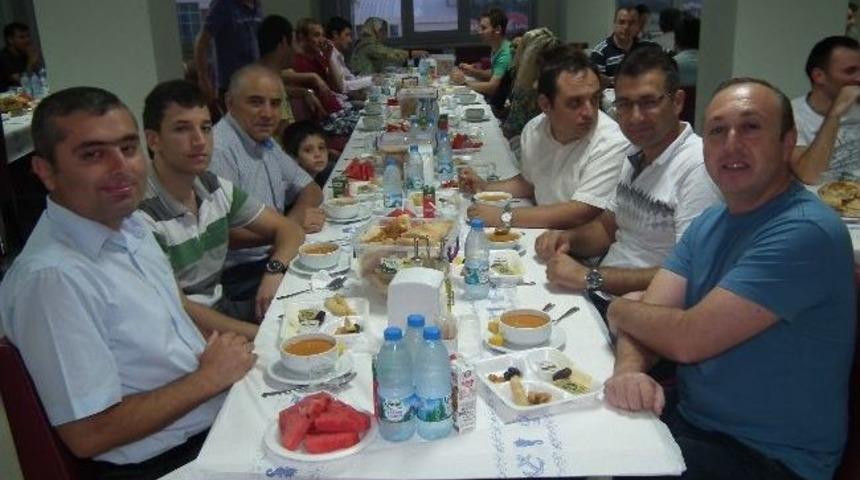 Sgk Personeli İftar Yemeğinde Buluştu