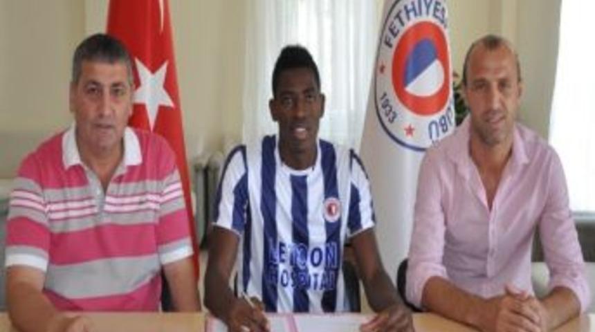 Kamerun&rsquo;lu Patrick Etoga Fethiyespor&rsquo;la S&ouml;zleşme İmzaladı