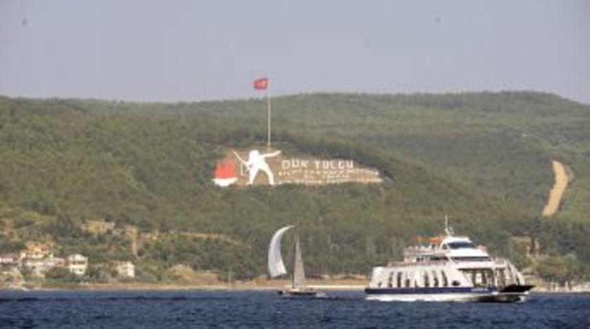Yarış&ccedil;ı Yatlar &Ccedil;anakkale Boğazı'ndan Ge&ccedil;ti