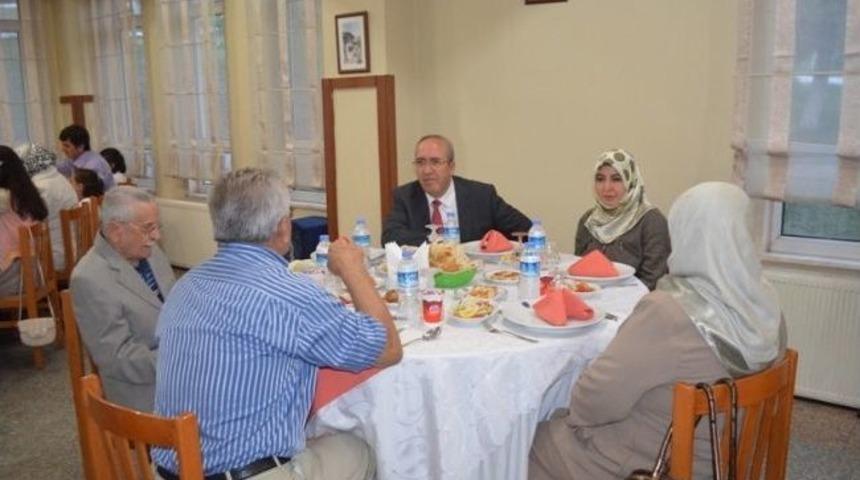 Bilecik Emniyet M&uuml;d&uuml;rl&uuml;ğ&uuml;'nden İftar Yemeği