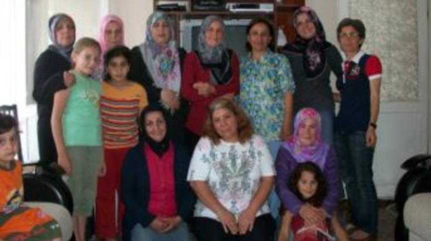 Ak Parti İl&ccedil;e Kadın Kolları Mahalleleri Ziyaret Ediyor
