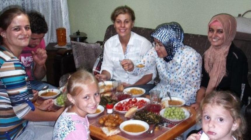Ak Parti Kadın Kolları İftar Programı Başlattı