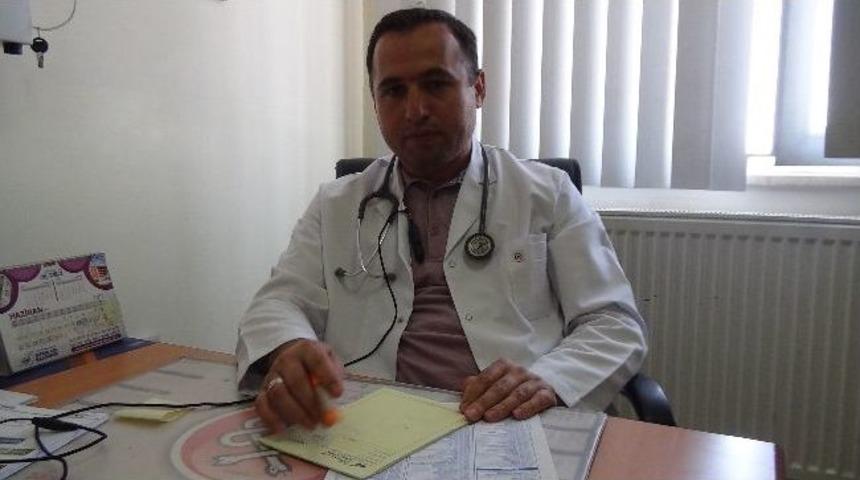 Su Niyetine İ&ccedil;ilen Asitli İ&ccedil;ecekler Mide Rahatsızlıklarını Tetikliyor