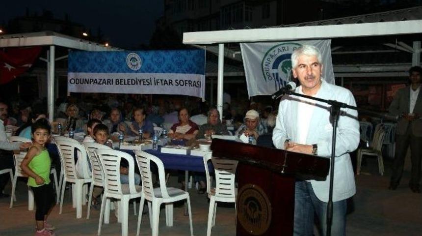 Başkan Sakallı Yenikent Mahallesi Sakinleriyle İftar Yaptı