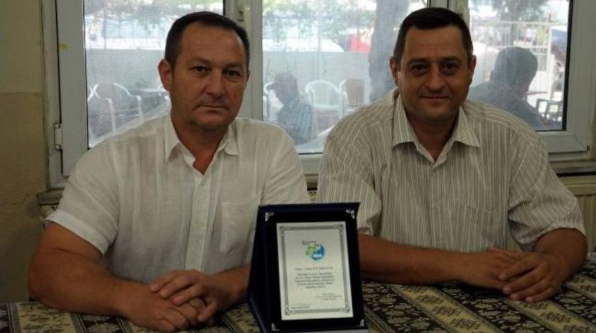 Avcılar Derneğine Teşekk&uuml;r Plaketi