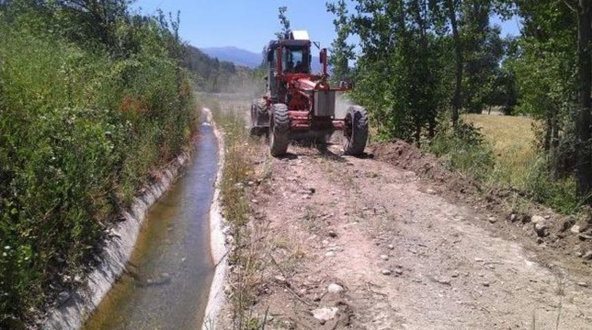 Bor İşletmesi'nden Derek&ouml;y Beldesi'ne İş Makinesi Desteği