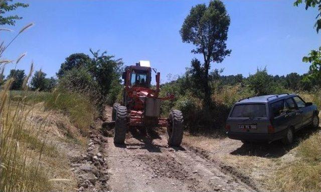 Bor İşletmesi'nden Dereköy Beldesi'ne İş Makinesi Desteği