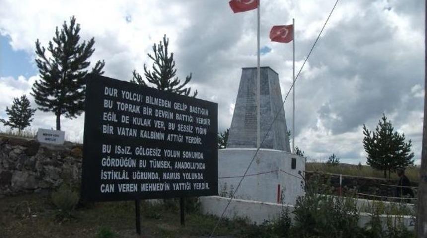 &Ccedil;ıldır M&uuml;ft&uuml;l&uuml;ğ&uuml;nden Şehitliğe Ziyaret