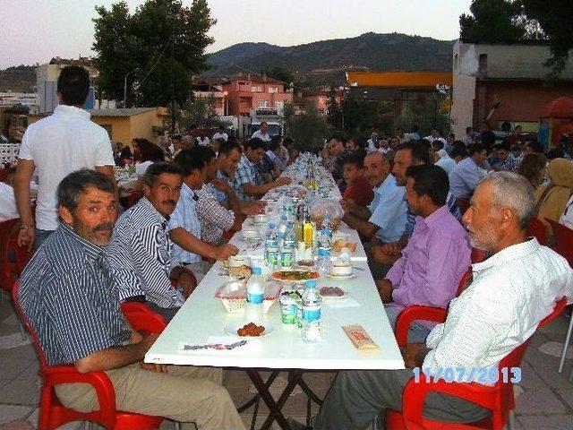 Osmaneli Ak Parti Teşkilatı Halkla İftarda Buluştu