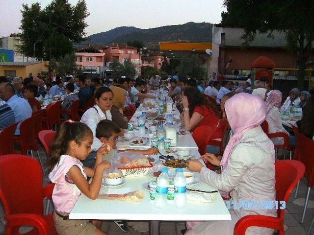 Osmaneli Ak Parti Teşkilatı Halkla İftarda Buluştu