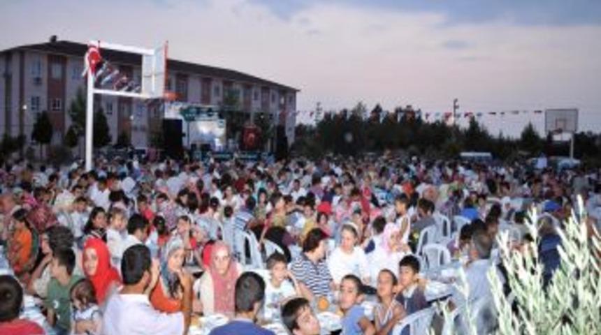 Osmaniye Belediyesi Mahalle Iftarlarının Ilkini D&uuml;zenledi