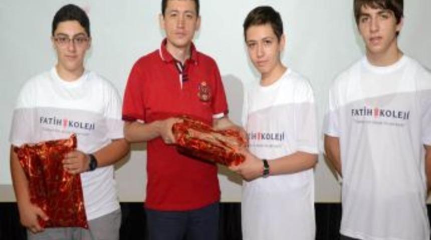 Zonguldak Fatih Koleji SBS Birincilerini Tablet Bilgisayarla &Ouml;d&uuml;llendirdi