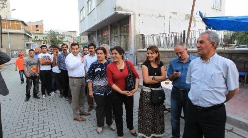 Van Belediyesi İftar &Ccedil;adırına Yoğun İlgi
