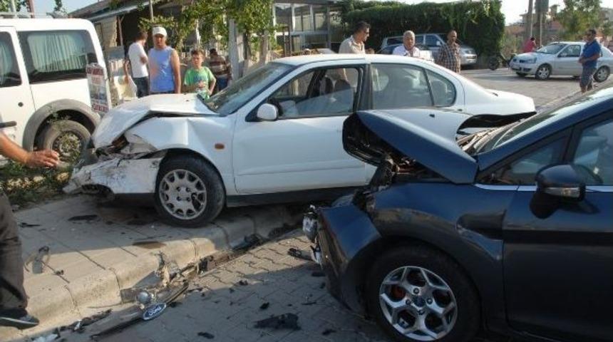 Fethiye&rsquo;de Trafik Kazası; 2&rsquo;si &Ccedil;ocuk 5 Yaralı