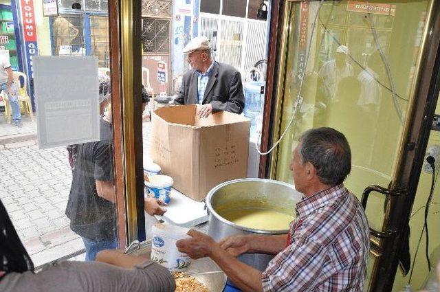 Kırıkkaleli Cennet Dede Her Gün Bin Kişiye Yemek Dağıtıyor