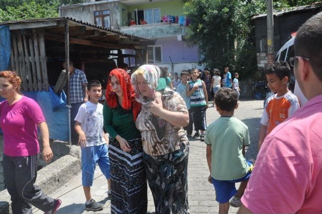 Evde Kimse Yokken Yangın &Ccedil;ıktı, Mutfak Tamamen K&uuml;l Oldu
