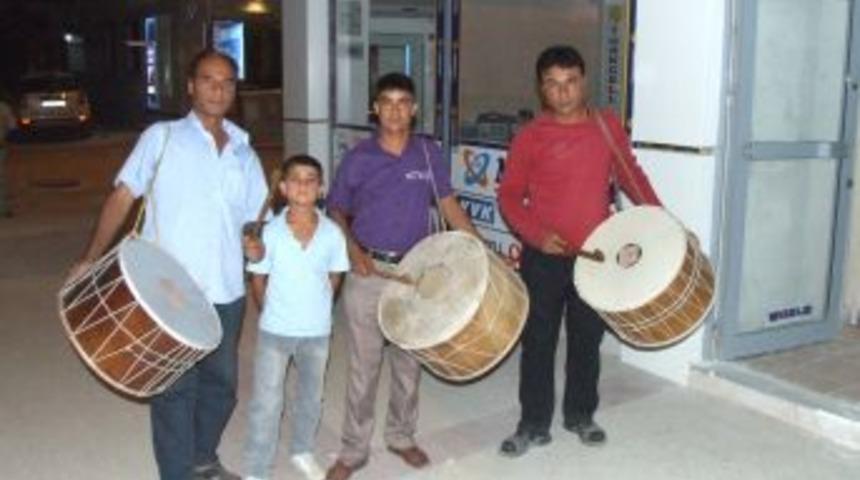 Yerk&ouml;y&rsquo;de Davul Geleneği Devam Ediyor