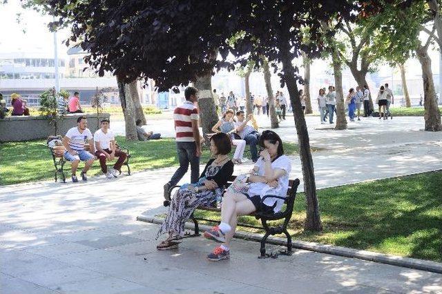 (özel Haber) Yenilenen Gezi Parkı Turistlerin İlgi Odağı Oldu