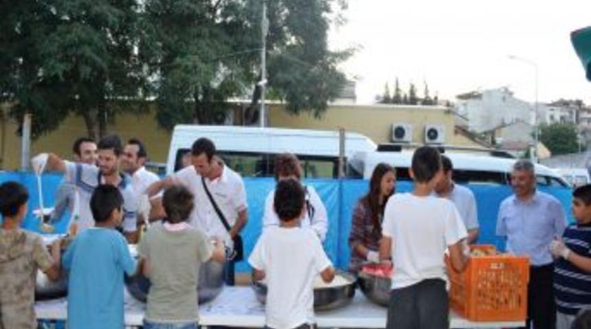 Yabancı &Ouml;ğretmenler Ramazan Yardımlaşmasına Hayran Kaldı