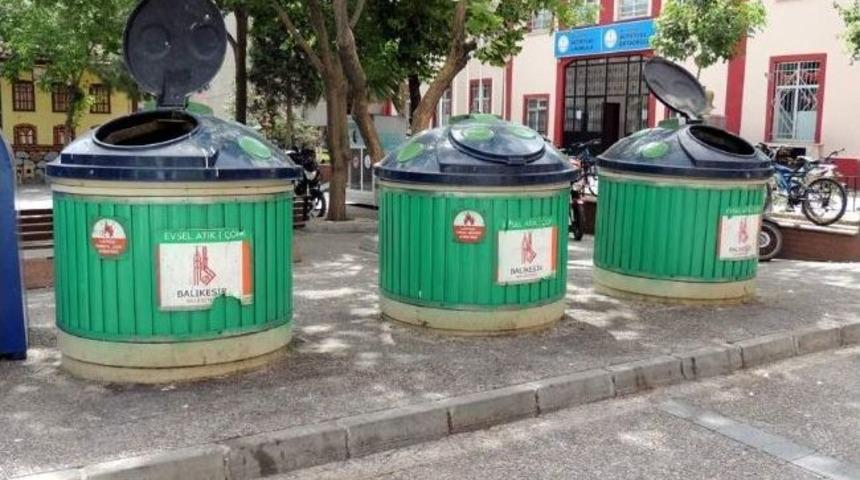 Balıkesir'de Yeraltı &Ccedil;&ouml;p Konteynerleri Değişiyor