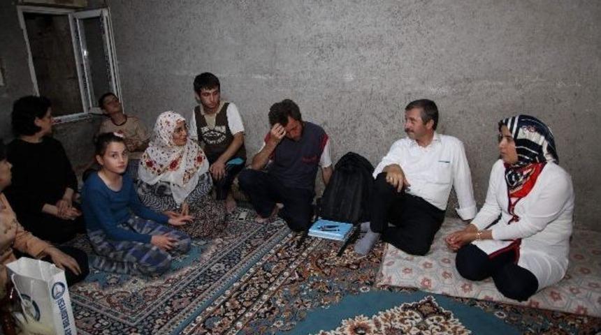 Başkan Tahmazoğlu Gece Yapılan Aile Ziyaretlerinde Sorunları Dinledi