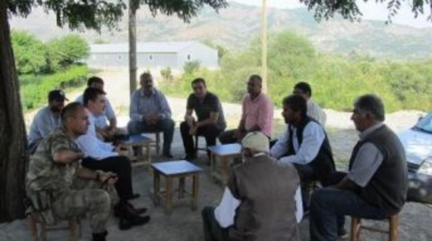 Kulp Kaymakamı İpekb&ouml;ceği &Uuml;reticileriyle Bir Araya Geldi