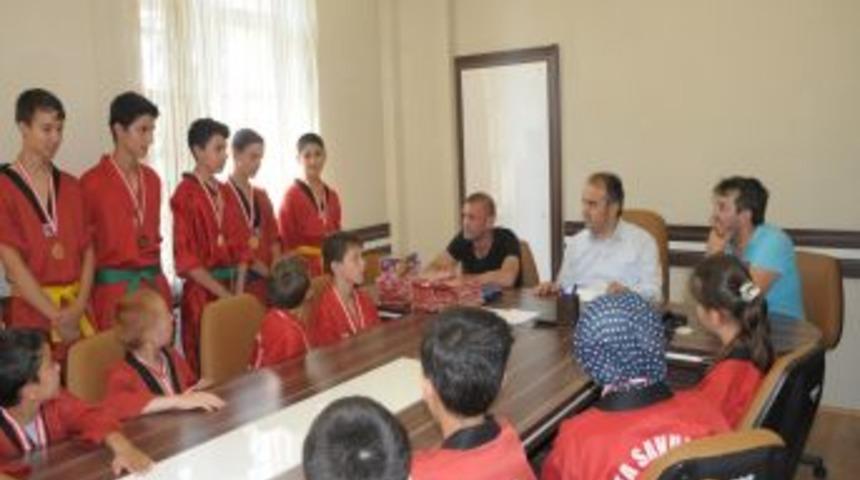 Ata Savunma Sporu'nda Yarışıp 30 Madalya Ile D&ouml;nd&uuml;ler