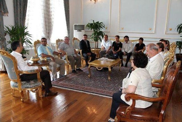 Gazetecilerden Yerlikaya&rsquo;ya Ziyaret 1