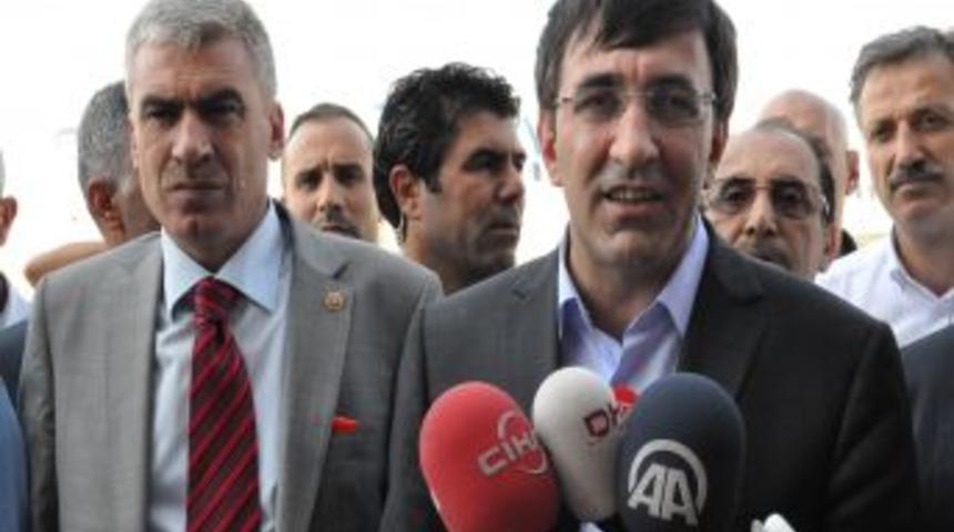 Bing&ouml;l'e Inen Ilk Tarifeli U&ccedil;ağın Yolcularını Bakan Yılmaz Karşıladı