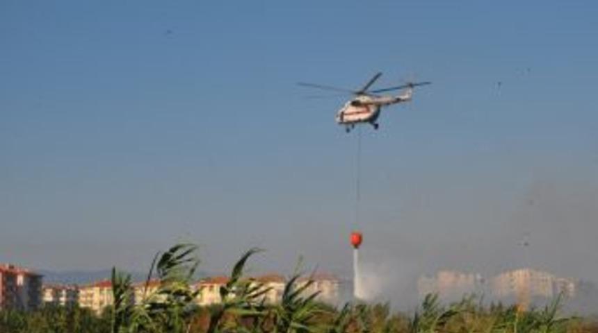 Zeytinli&rsquo;deki Sazlık Yangını Tatilcileri Korkuttu