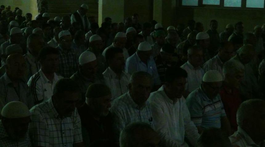 A&ccedil;ık Havada Teravih Namazı