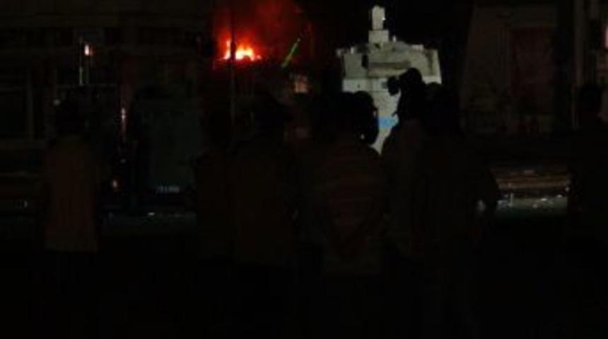 Hataydaki Eylemler Gece De S&uuml;rd&uuml;