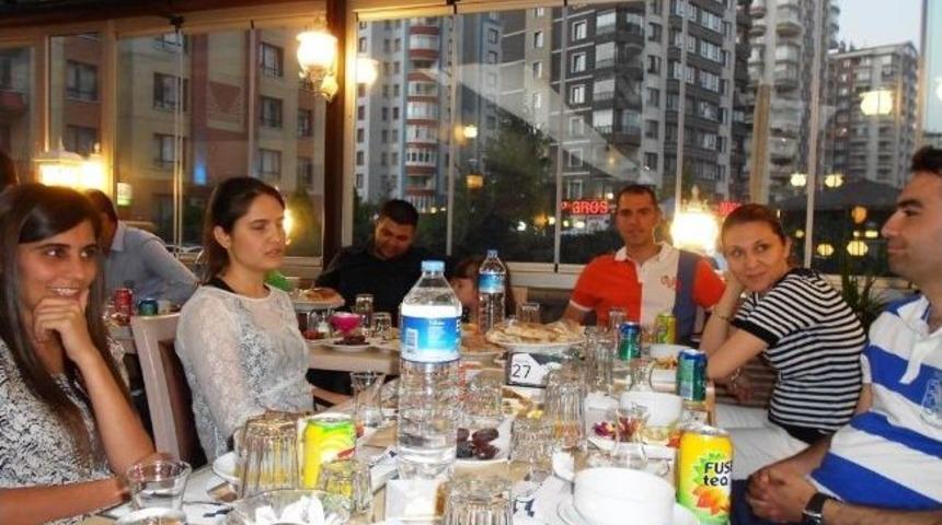 12 Dev Adam Basketbol Okulu&rsquo;ndan İftar Yemeği