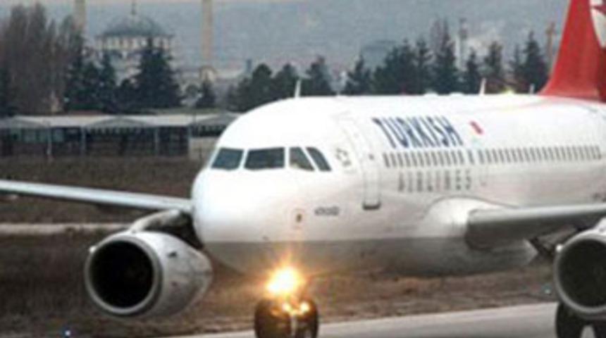 THY u&ccedil;ağı zorunlu iniş yaptı