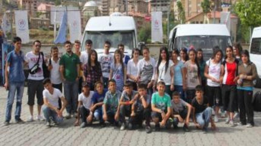 Hakkarili Sporcular Doğa Kamplarında