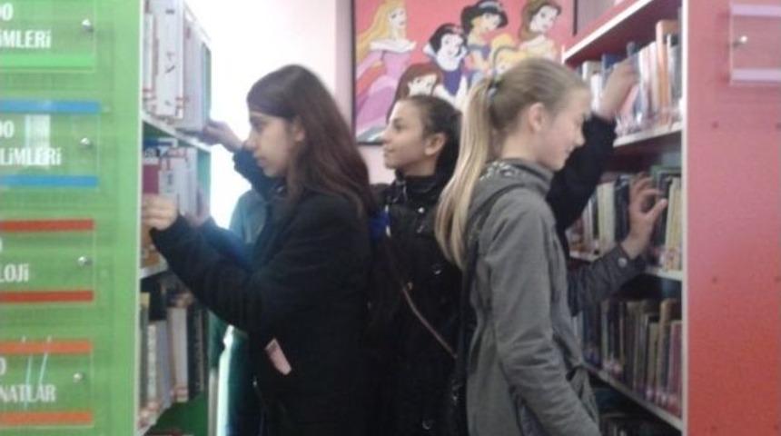 Keşan Halk K&uuml;t&uuml;phanesi&rsquo;nden 6 Ayda 23 Bin Kitap Alındı