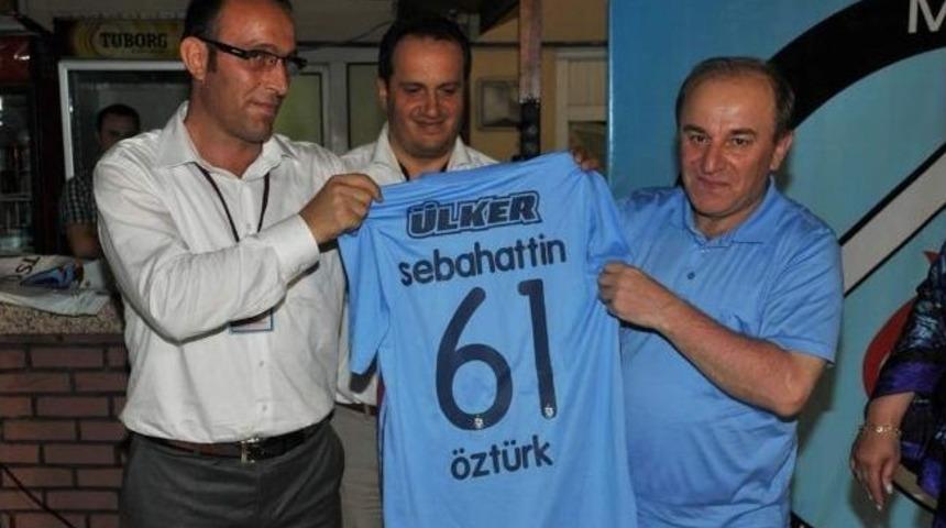 Vali &Ouml;zt&uuml;rk Hemşehrilerinin İftarına Katıldı